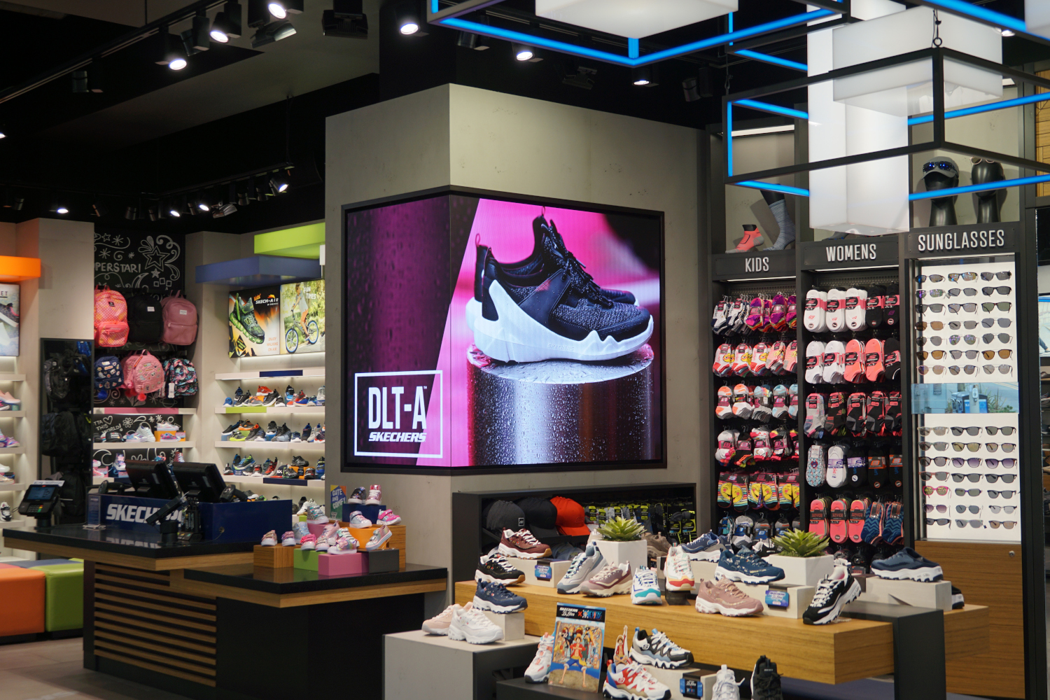 4 Reasons Why Brands Are Using Interactive Retail Displays to Enhance the  Shopping Experience - D'Andrea Visual Communications