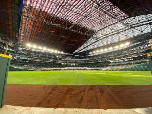 does globe life field have a roof